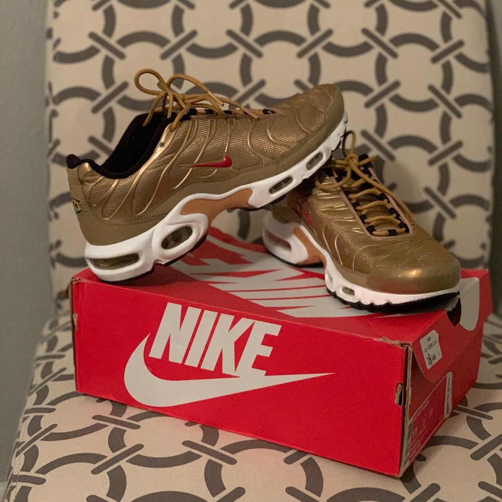 Air Max Plus QS